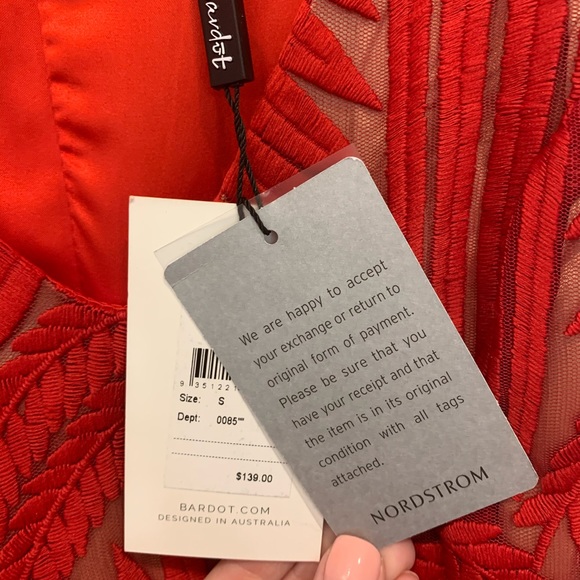 Red dress - Picture 3 of 3